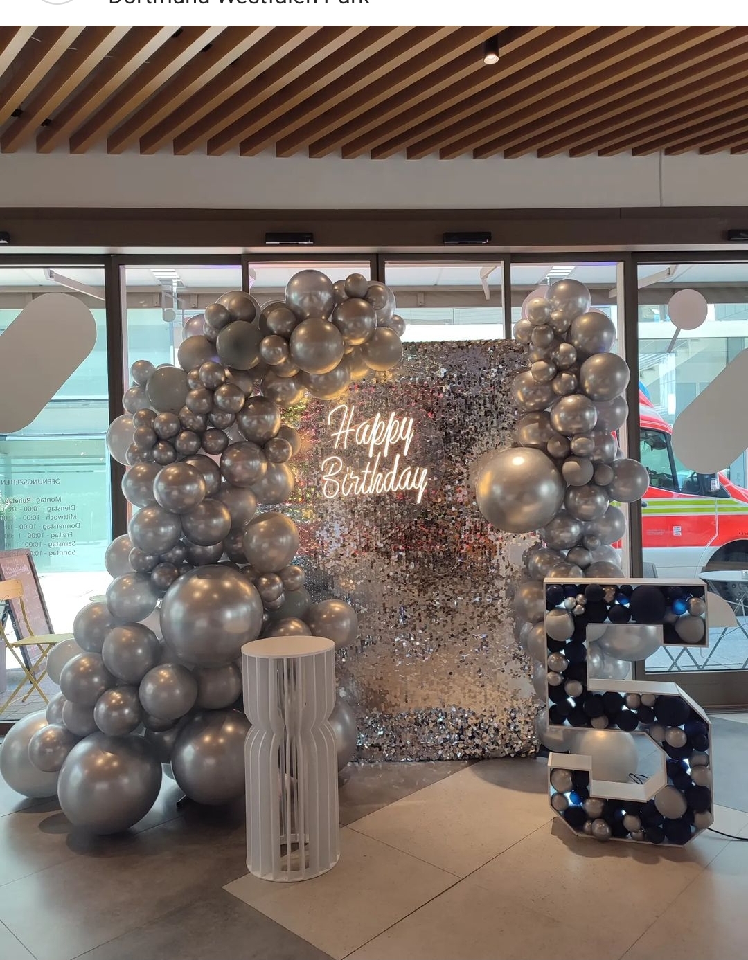 Корпоративное мероприятие с брендированными воздушными шарами