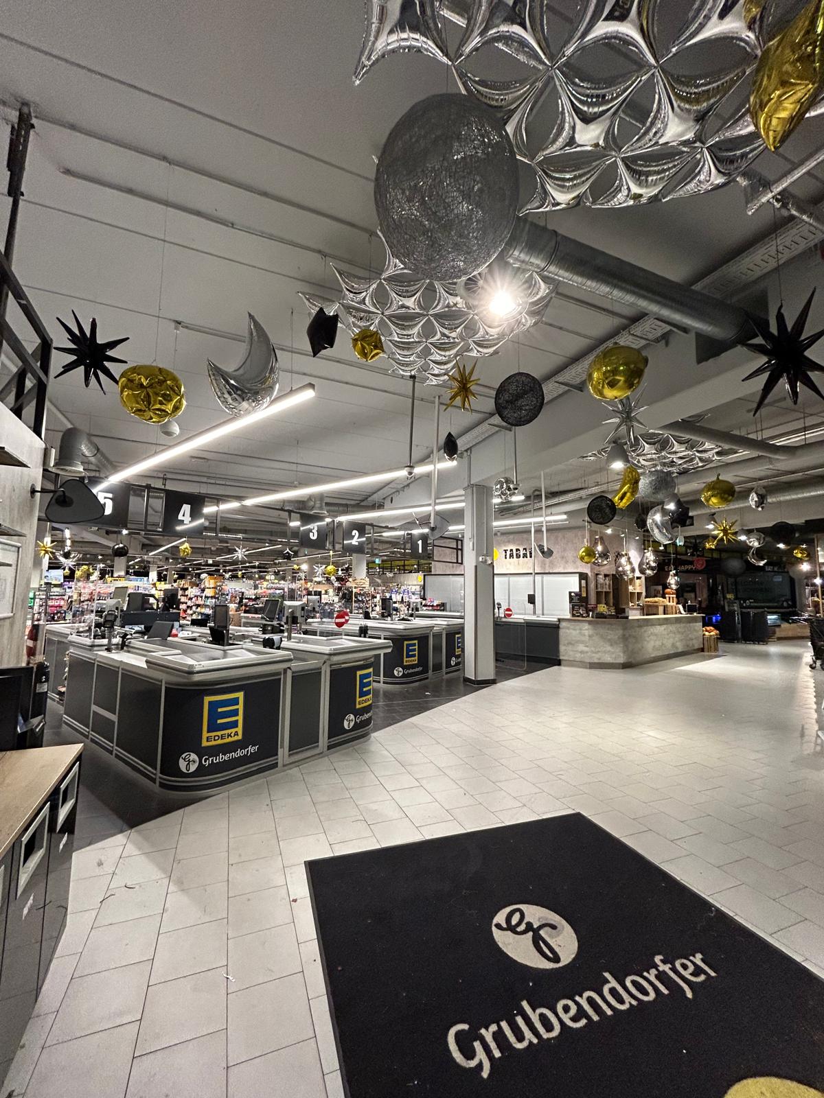 Праздничные колонны из воздушных шаров для торжественного открытия